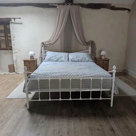 بيت للعطل Spacious In Nanteuil-en-Vallée